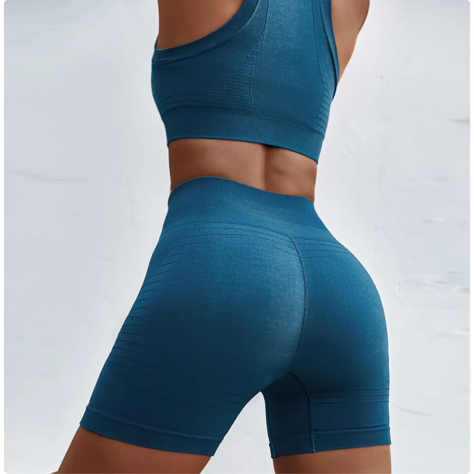 Thalia Set - Breathable and quick-dry spandex for staying fresh and focused. Seamless construction for unmatched comfort during any workout. Elevate your active lifestyle with the stylish and high-performance Thalia Set.