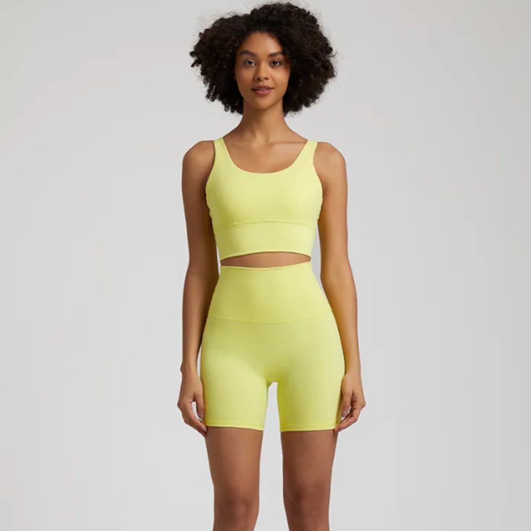 Cleo Set - Elevate your workout with this durable and stylish two-piece activewear set. The quick-dry and compression fit provide ultimate comfort and support for any exercise routine. Crafted from a blend of breathable and high-quality nylon/spandex materials.