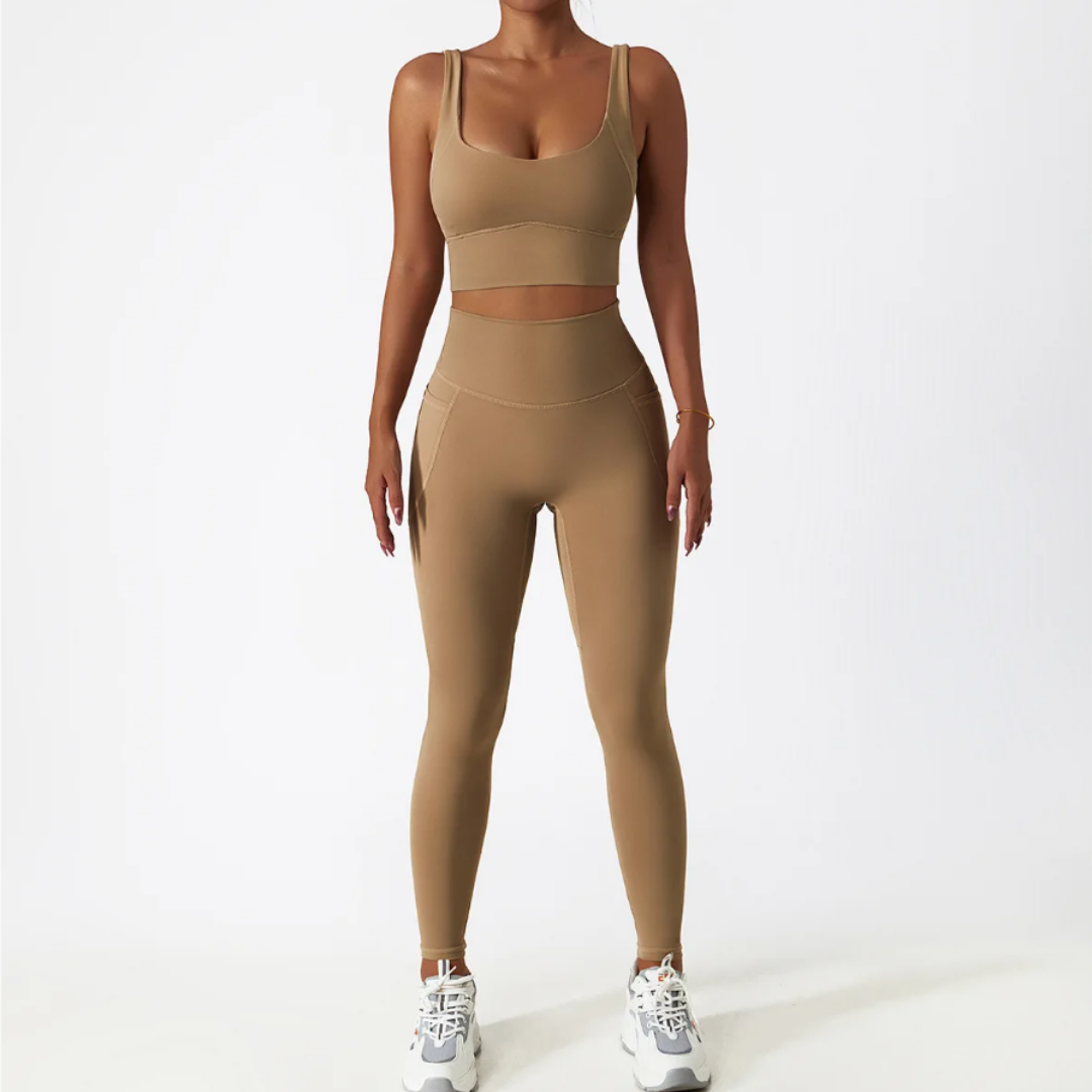Helena Set - Elevate your workout experience with this stylish and functional activewear set. The breathable comfort, quick-dry technology, compression waistband, and high-waisted leggings with pockets redefine activewear elegance. Stay cool, confident, and convenient during your active pursuits. 
