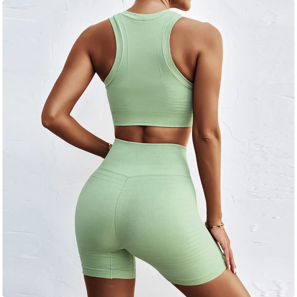 Thalia Set - Breathable and quick-dry spandex for staying fresh and focused. Seamless construction for unmatched comfort during any workout. Elevate your active lifestyle with the stylish and high-performance Thalia Set.