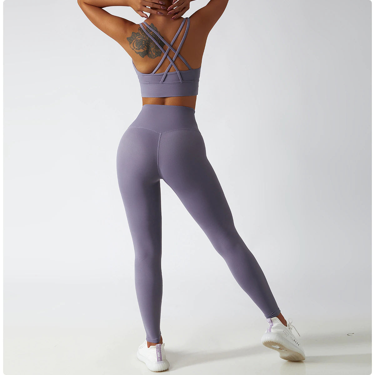 Women's Vitality Set in breathable nylon/spandex blend. Seamless high-waisted leggings for a flattering fit. Strappy sports bra with removable pads. Quick-drying material for comfort during workouts. Stylish and functional – a must-have for any active woman's wardrobe.
